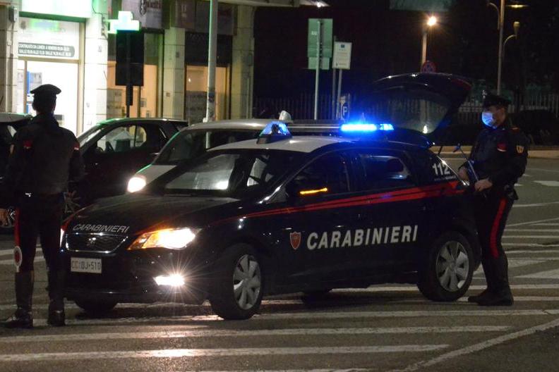 Atti vandalici contro le pensiline degli autobus, nei guai due ragazzini a Cagliari