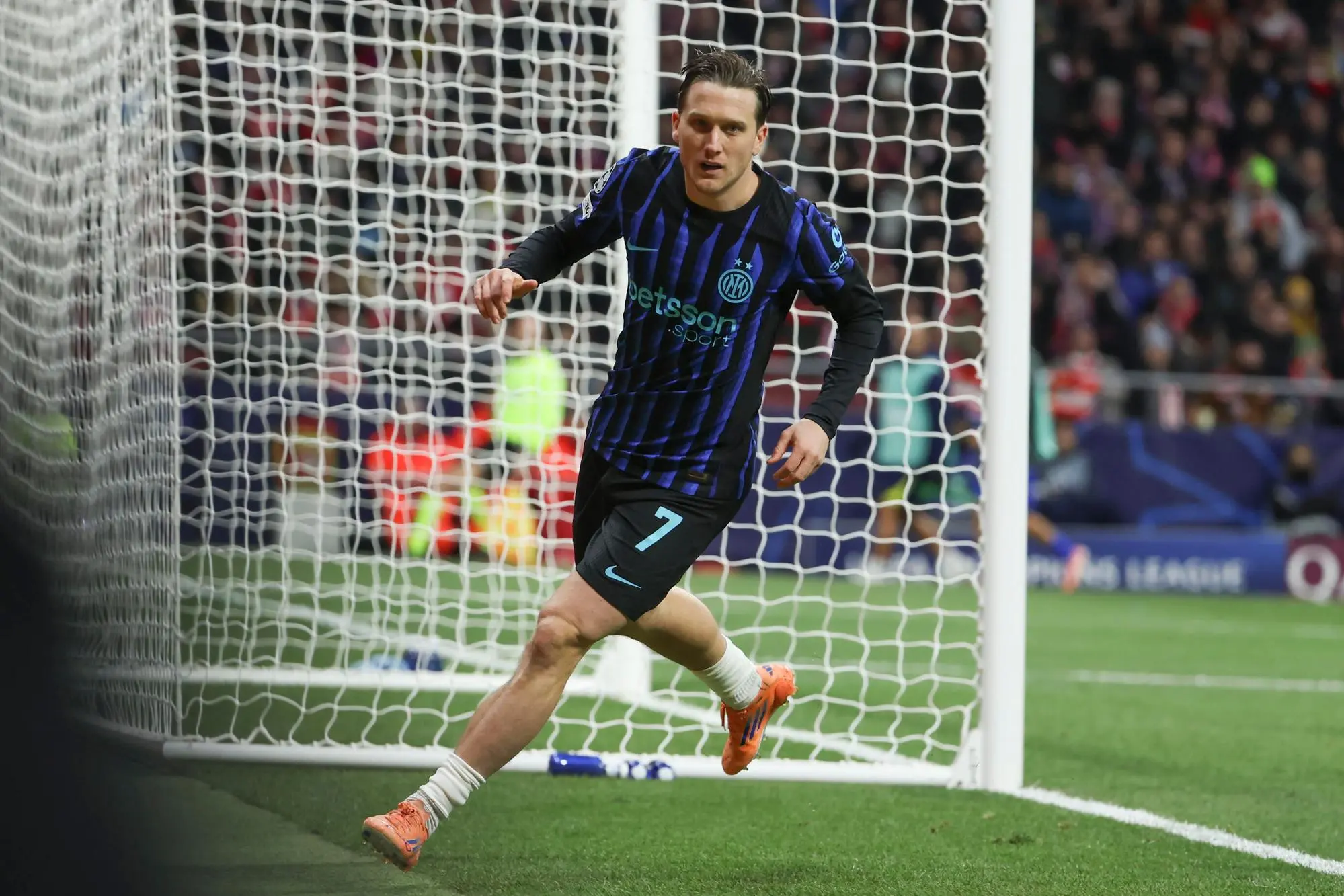 Il pareggio di Zielinski a Madrid (Ansa)