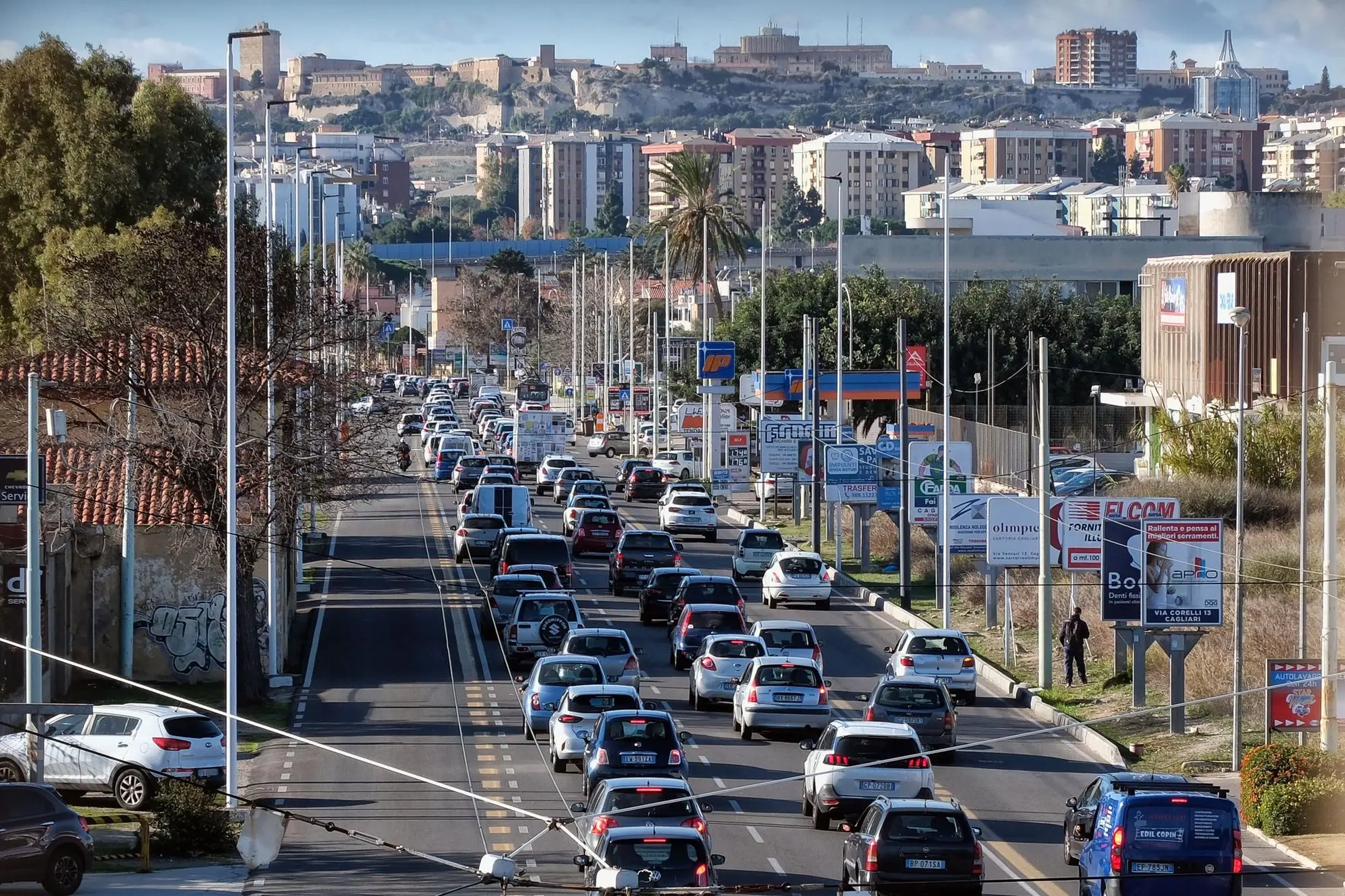 Traffico in viale Marconi a Cagliari (foto Ungari)