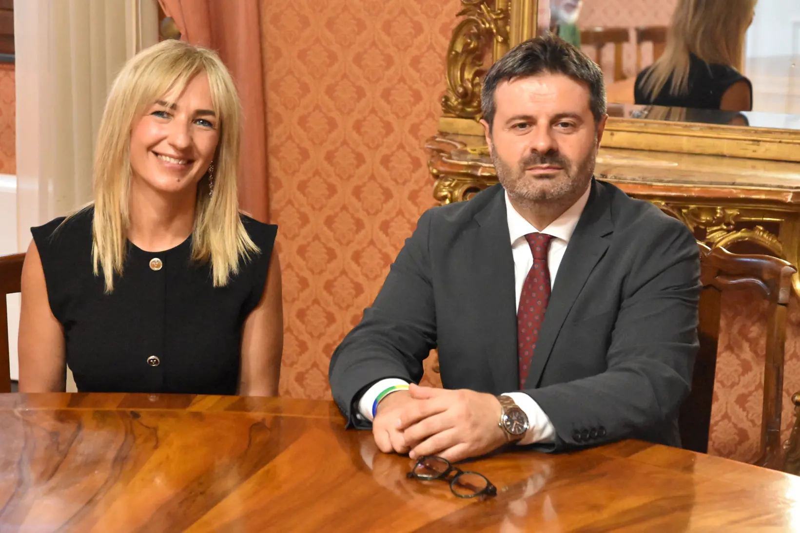 Tania Decortes, neo assessora ai Servizi sociali, con il sindaco Giuseppe Mascia