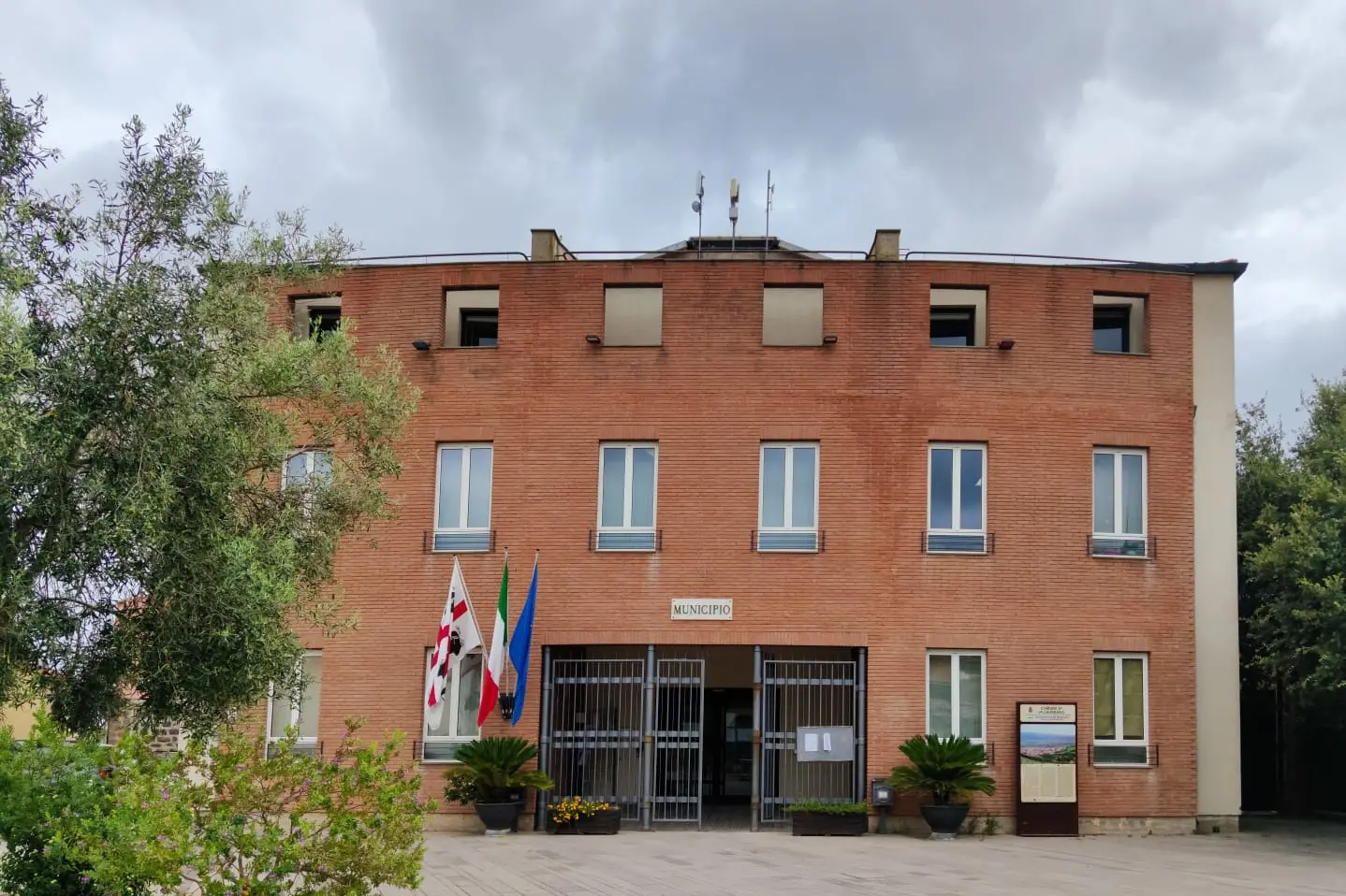 Il Municipio di Villaurbana (foto Pala)