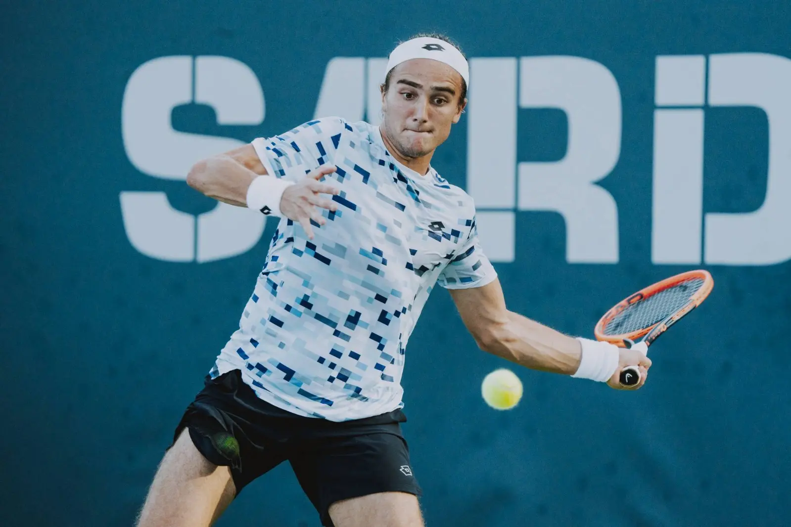 Il dritto mancino di Mattia Bellucci (Foto Yuri Serafini)