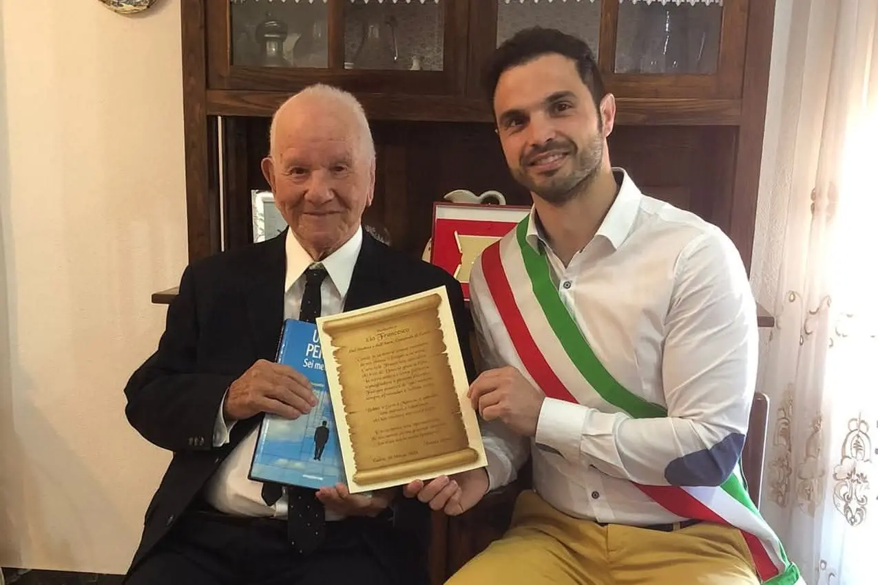 Francesco Deiana e il sindaco di Gairo, Sergio Lorrai