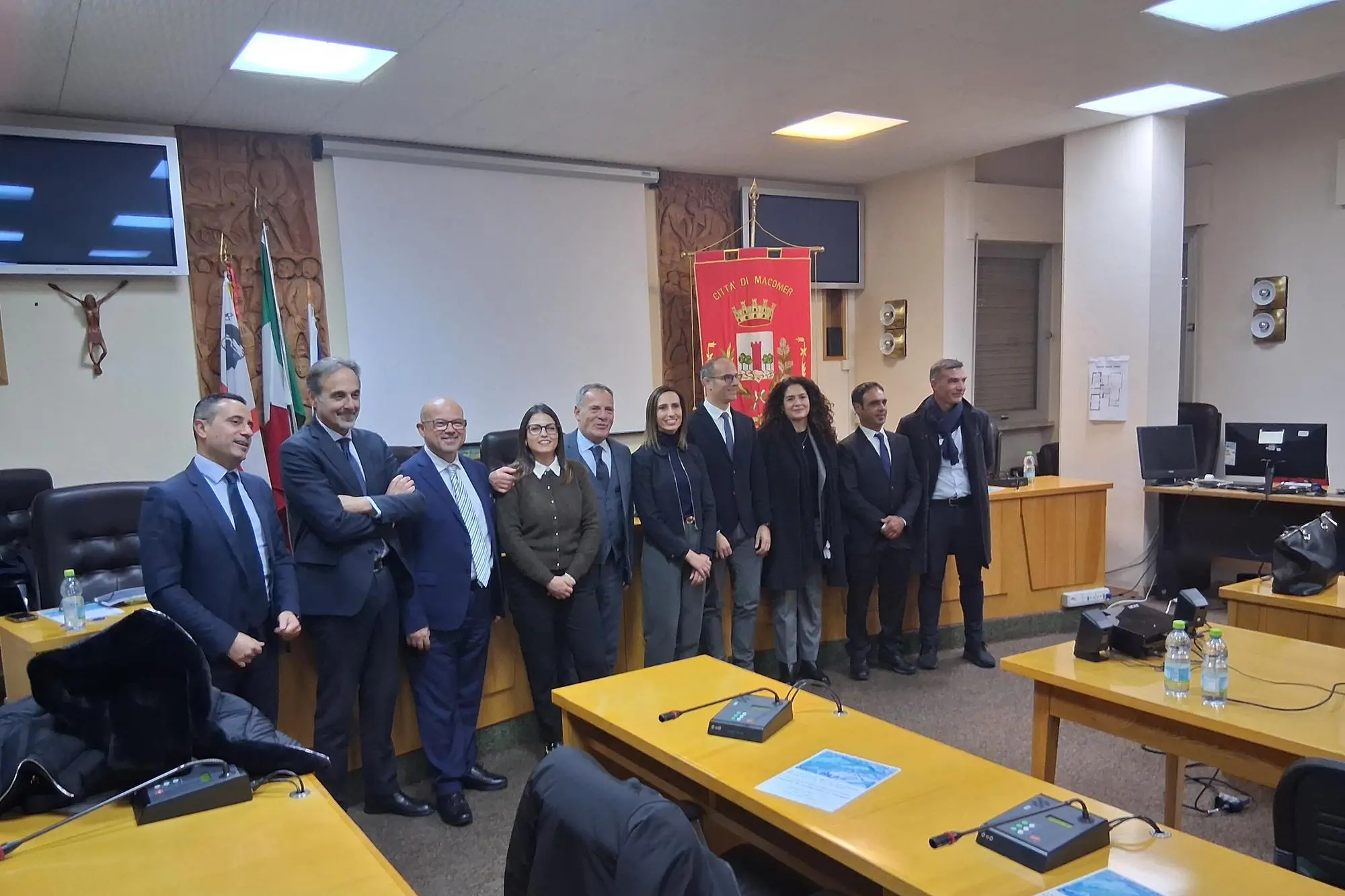 Vertici Arst, assessora regionale e amministratori comunali nell'aula consiliare