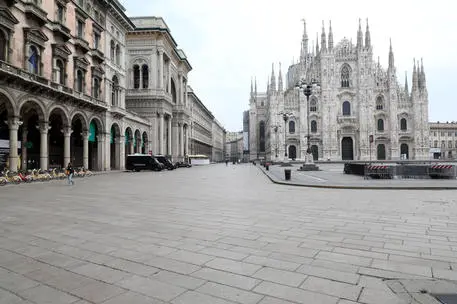 Piazza Duomo a Milano (Ansa)