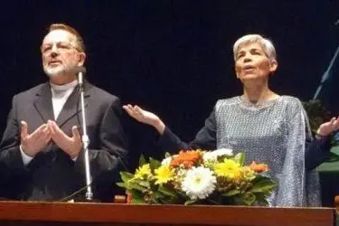 Il sacerdote fondatore della comunità di Villaregia e la cofondatrice Maria Luigia Corona