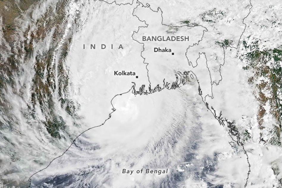 La furia del ciclone Amphan in India Orientale e Bangladesh