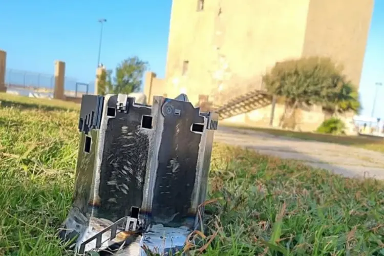 La torre aragonese in acciaio (foto concessa)