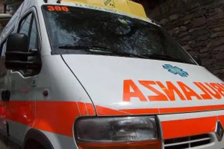 Un'ambulanza (Archivio l'Unione Sarda)