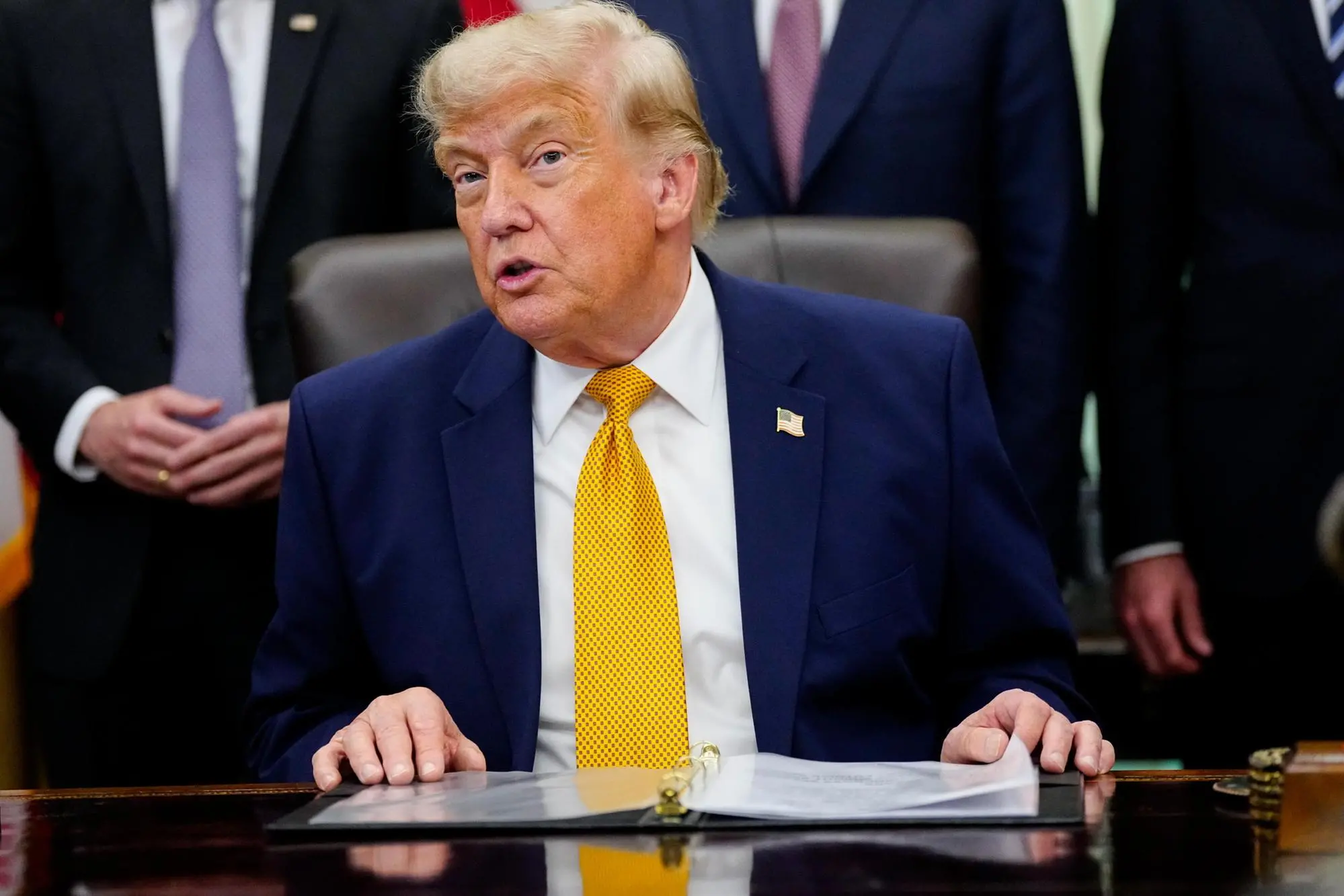 Trump ribadisce le accuse all'Italia: «Si è comportata molto male» epa13057332 US President Donald Trump speaks during an executive order signing in the Oval Office of the White House in Washington, DC, USA, 22 June 2026. Trump signed two orders on quantum computing. EPA/BONNIE CASH / POOL