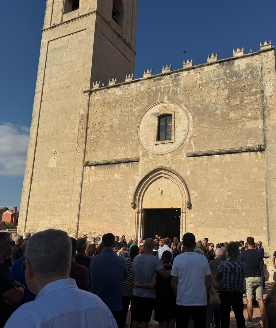 Cocco, l’applauso degli operai