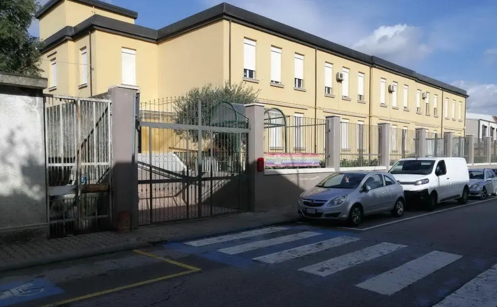 Il plesso scolastico di via Cagliari chiuso fino a lunedì (foto Farris)