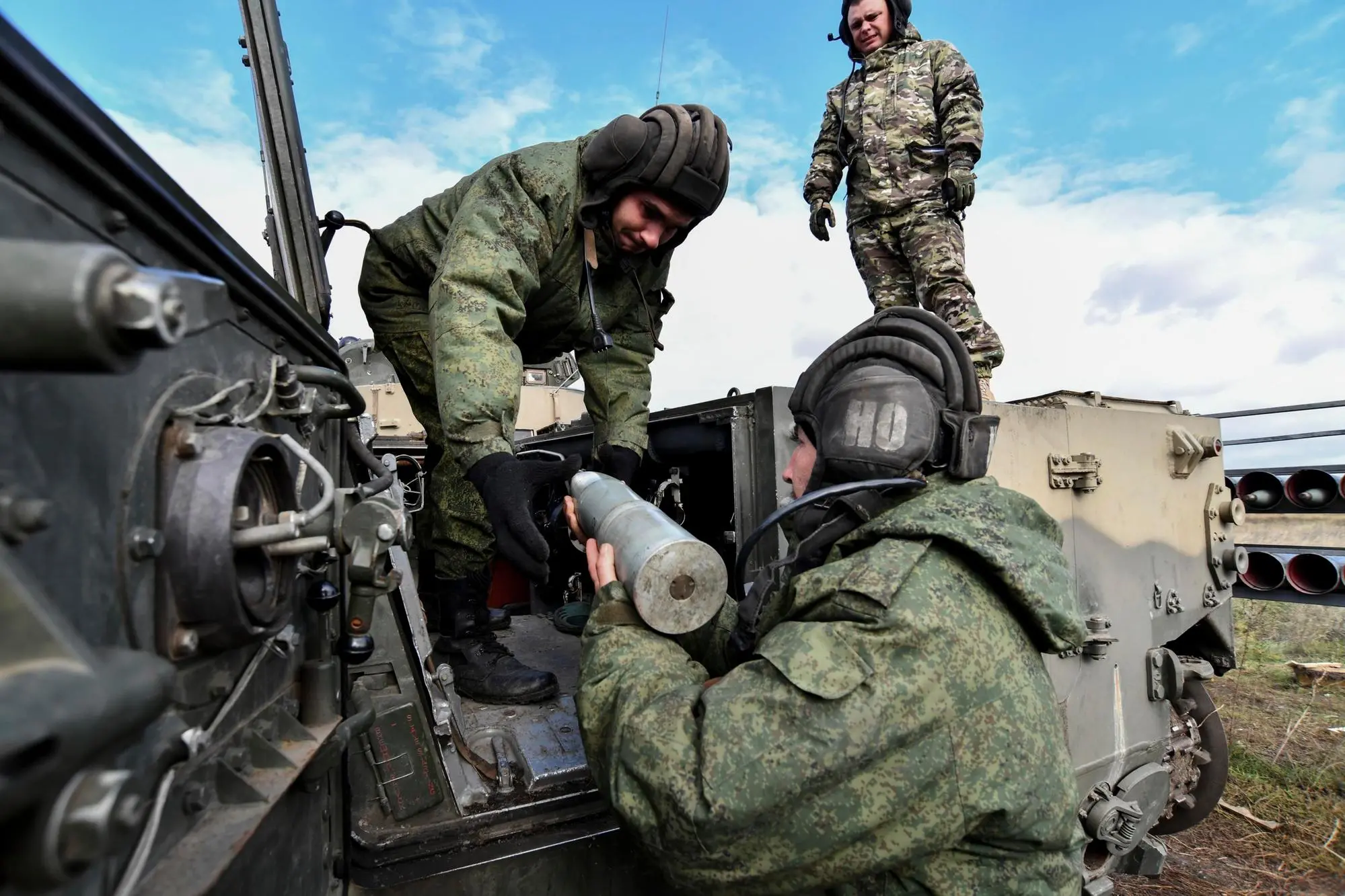 Militari russi in addestramento (Ansa-Epa)