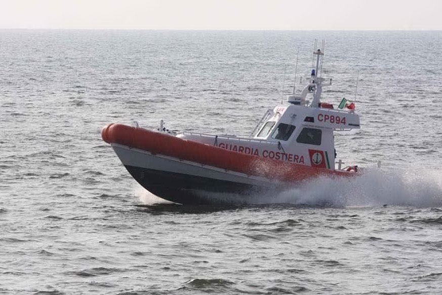 Barca in difficoltà e skipper in mare: l'operazione di salvataggio nelle acque di Porto Cervo