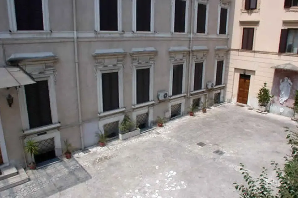 Il cortile della Casa madre della Congregazione della Resurrezione di via di San Sebastianello a Roma, in una foto tratta dal sito dell'Istituto.