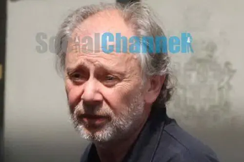 Lele Mora esce di casa per la prima volta dopo dopo aver lasciato il carcere