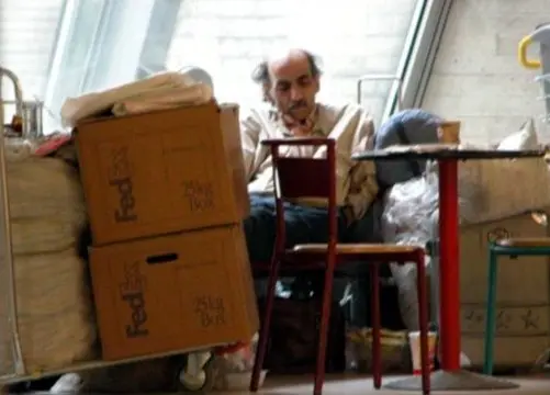 Mehran Karimi Nasseri all'aeroporto Charles De Gaulle (foto wikipedia)