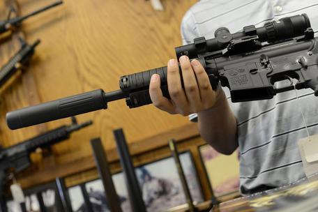 Usa, la Corte suprema: “I cittadini hanno il diritto di portare armi fuori casa”