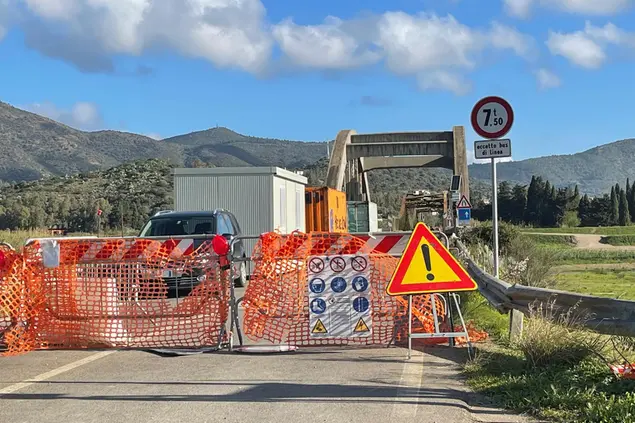 Il ponte chiuso a Villaputzu (foto Agus)