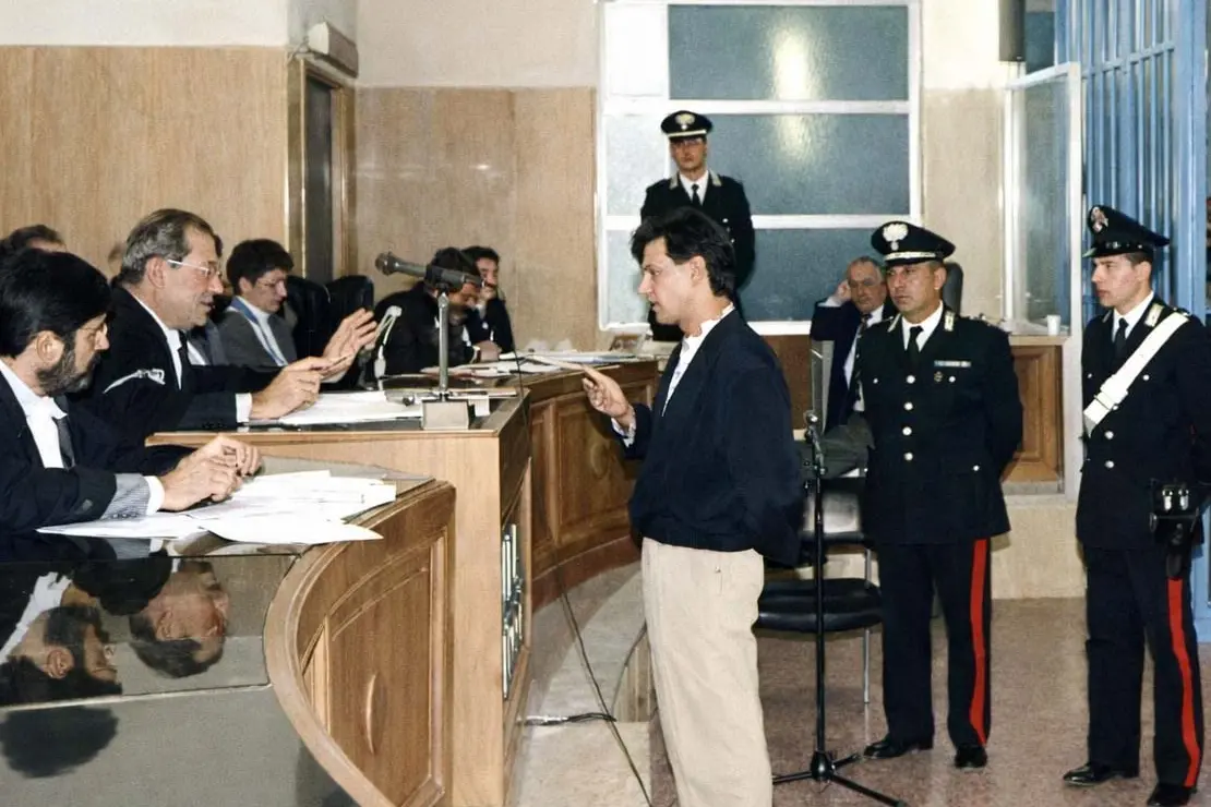 Mario Tidu durante il processo alla banda di Is Mirrionis (foto Archivio Unione Sarda)