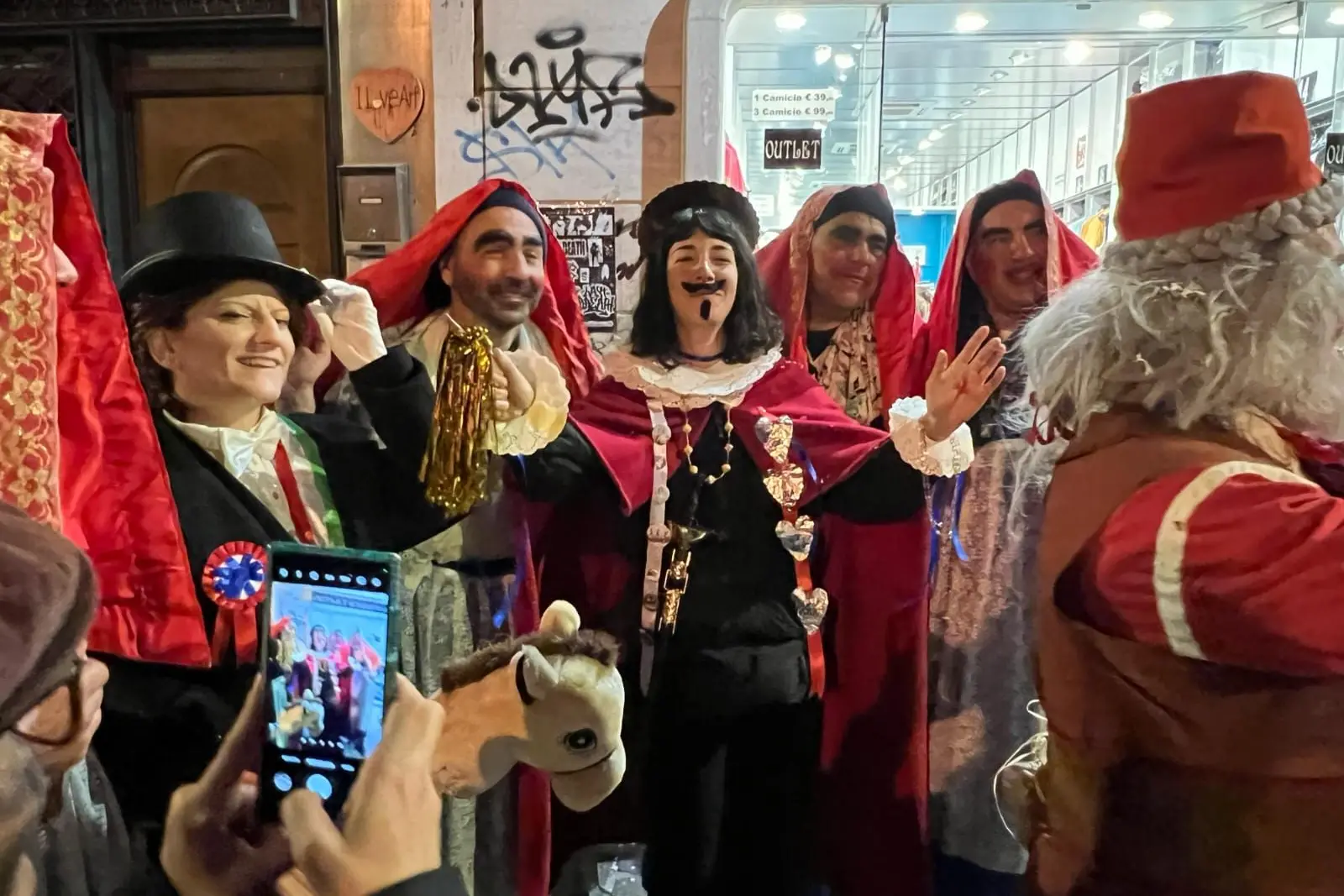 Cagliari, costume di Sant'Efisio alla sfilata di carnevale