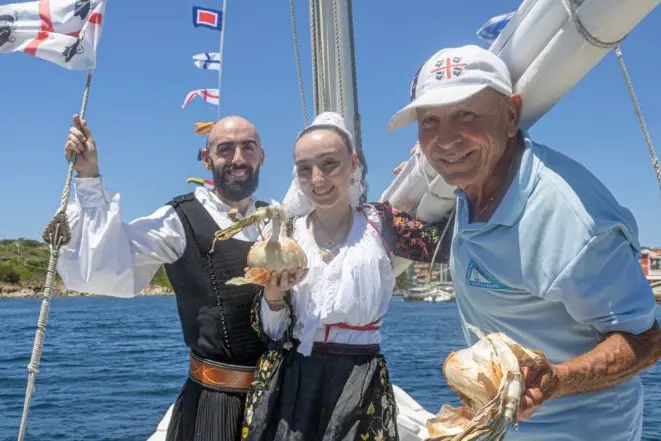 I costumi e la cipolla di Banari a Stintino (foto concessa)