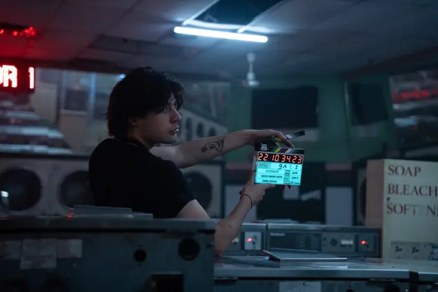 Simon Giuseppe Floris sul set (foto concessa)