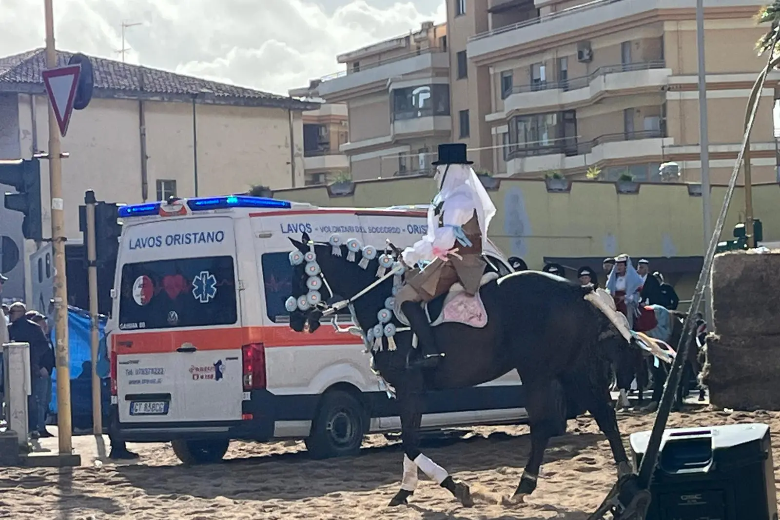 I soccorsi in via Duomo (Foto: Sara Pinna)