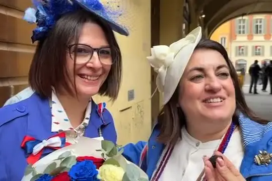 A Reggio Emilia anche Chiara e Sara, le fan della Royal Family