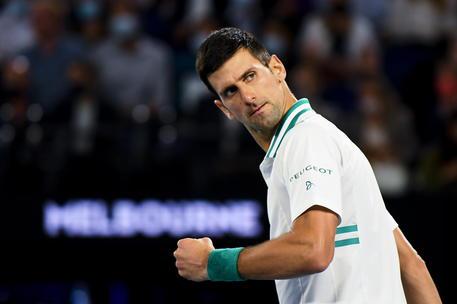 Djokovic vince la battaglia legale, può restare e giocare gli Australian Open