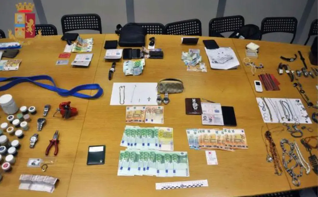 Furto in casa dei genitori di Matteo Salvini, le immagini della refurtiva