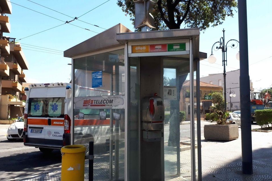 Cabina telefonica superstite a Quartu Sant'Elena: sarà rimossa