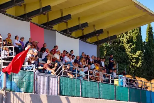 Gli spalti del campo sportivo di Settimo