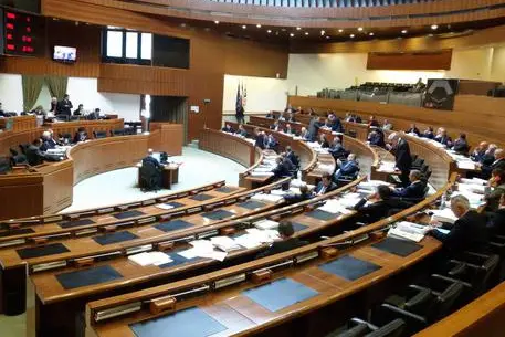 Il Consiglio regionale sardo (Ansa)