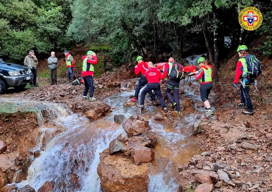 Soccorsi a un gruppo di cacciatori in difficoltà (Soccorso Alpino)