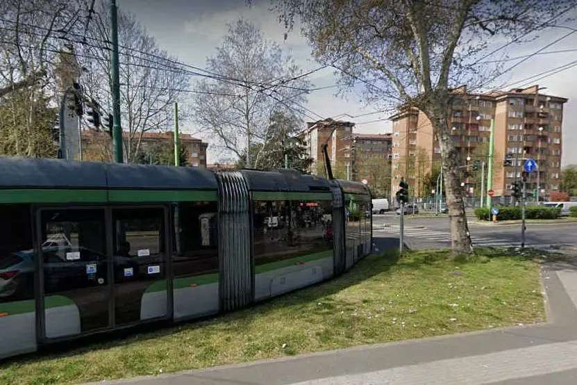 Un tram in viale Fulvio Testi a Milano (Foto da Google)
