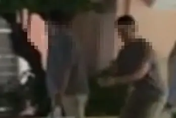 Lo scippo immortalato in un video (Archivio)