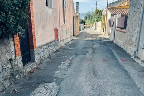 Le buche di via Colombo a San Gavino Monreale