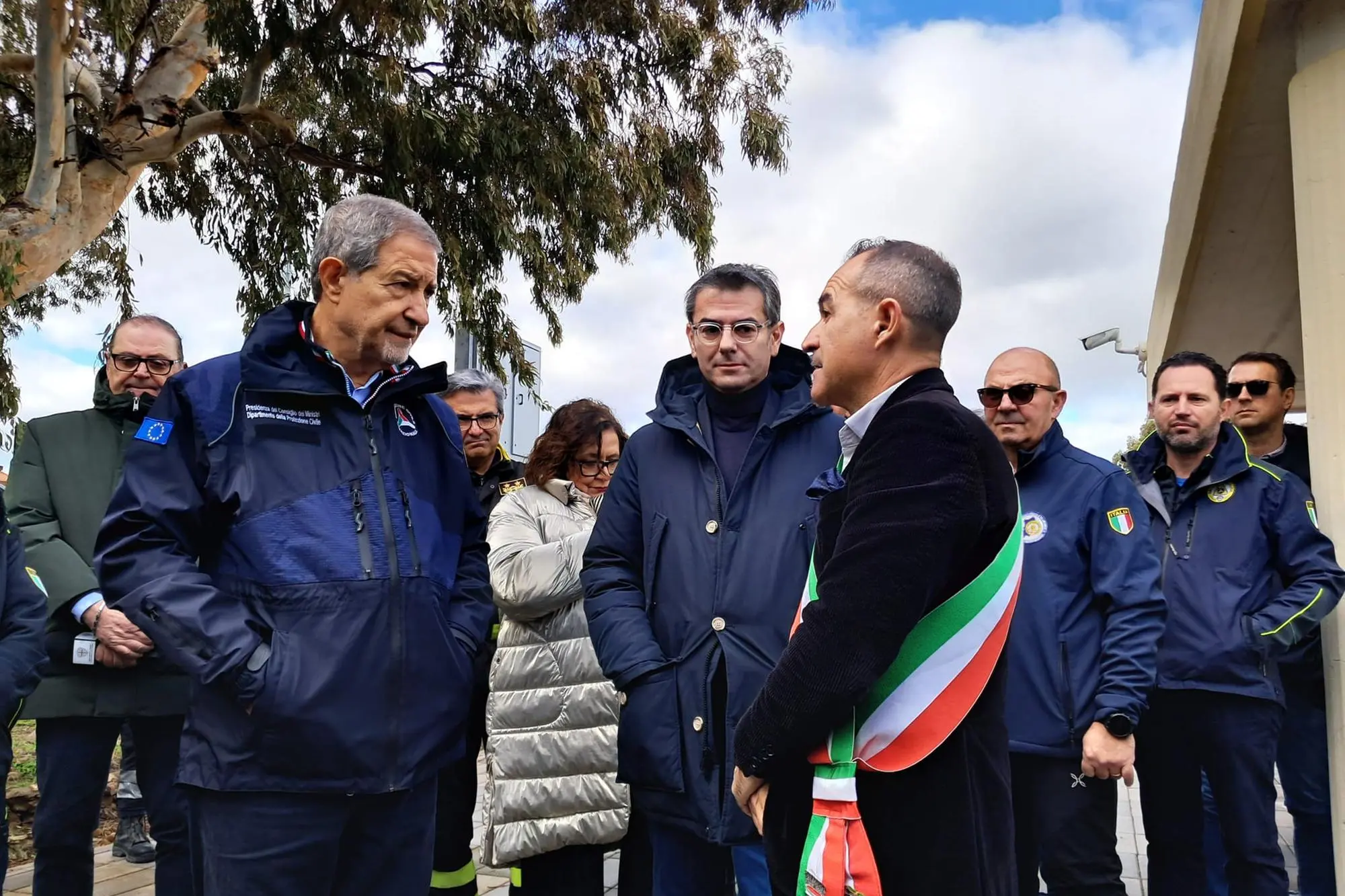 Il sindaco di Cagliari, Massimo Zedda, con il ministro Nello Musumeci e il primo cittadino di Capoterra, Beniamino Garau