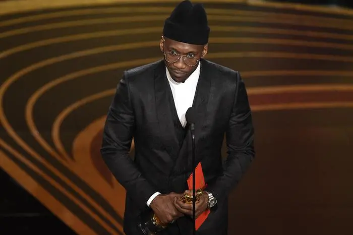 Mahershala Ali accepts the award for best performance by an actor in a supporting role for "Green Book" at the Oscars on Sunday, Feb. 24, 2019, at the Dolby Theatre in Los Angeles. (Photo by Chris Pizzello/Invision/ANSA/AP) [CopyrightNotice: 2019 Invision]