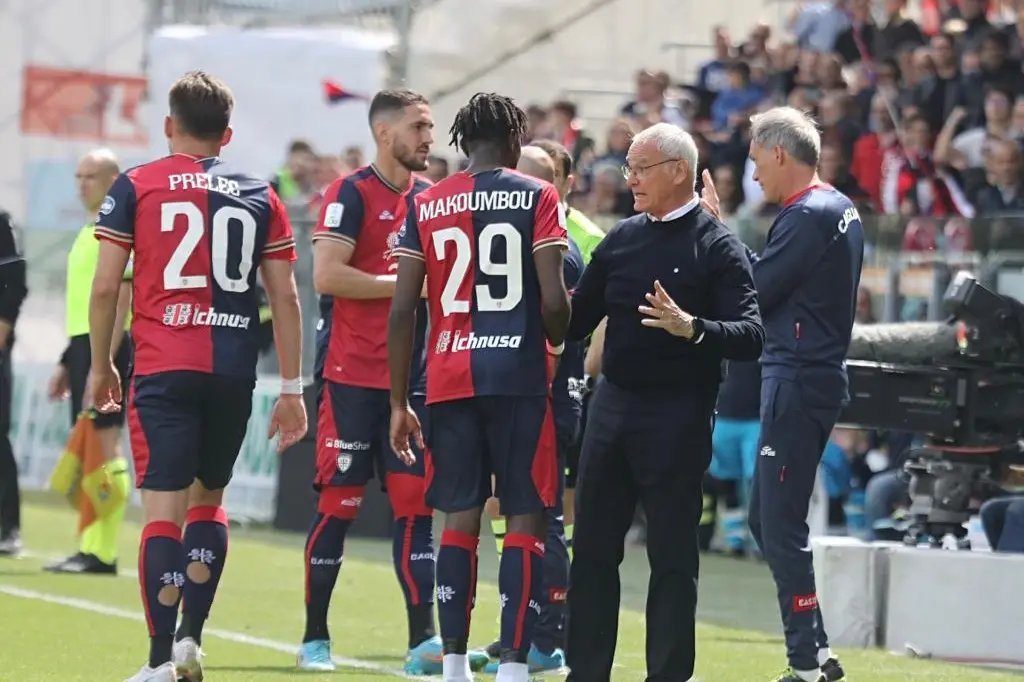Claudio Ranieri dà le direttive ai suoi (Max Solinas)