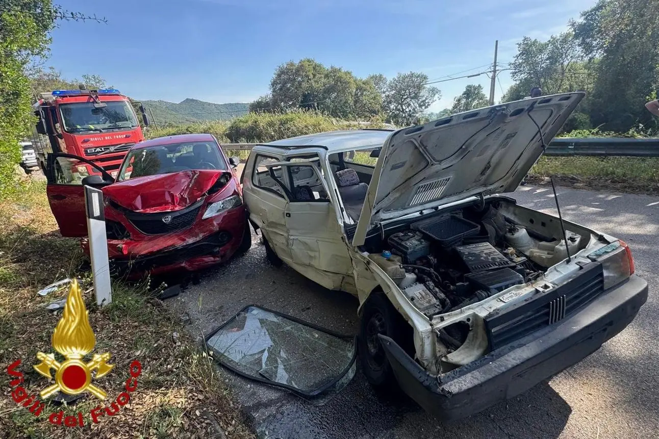L'incidente di Monti (foto Vigili del fuoco)