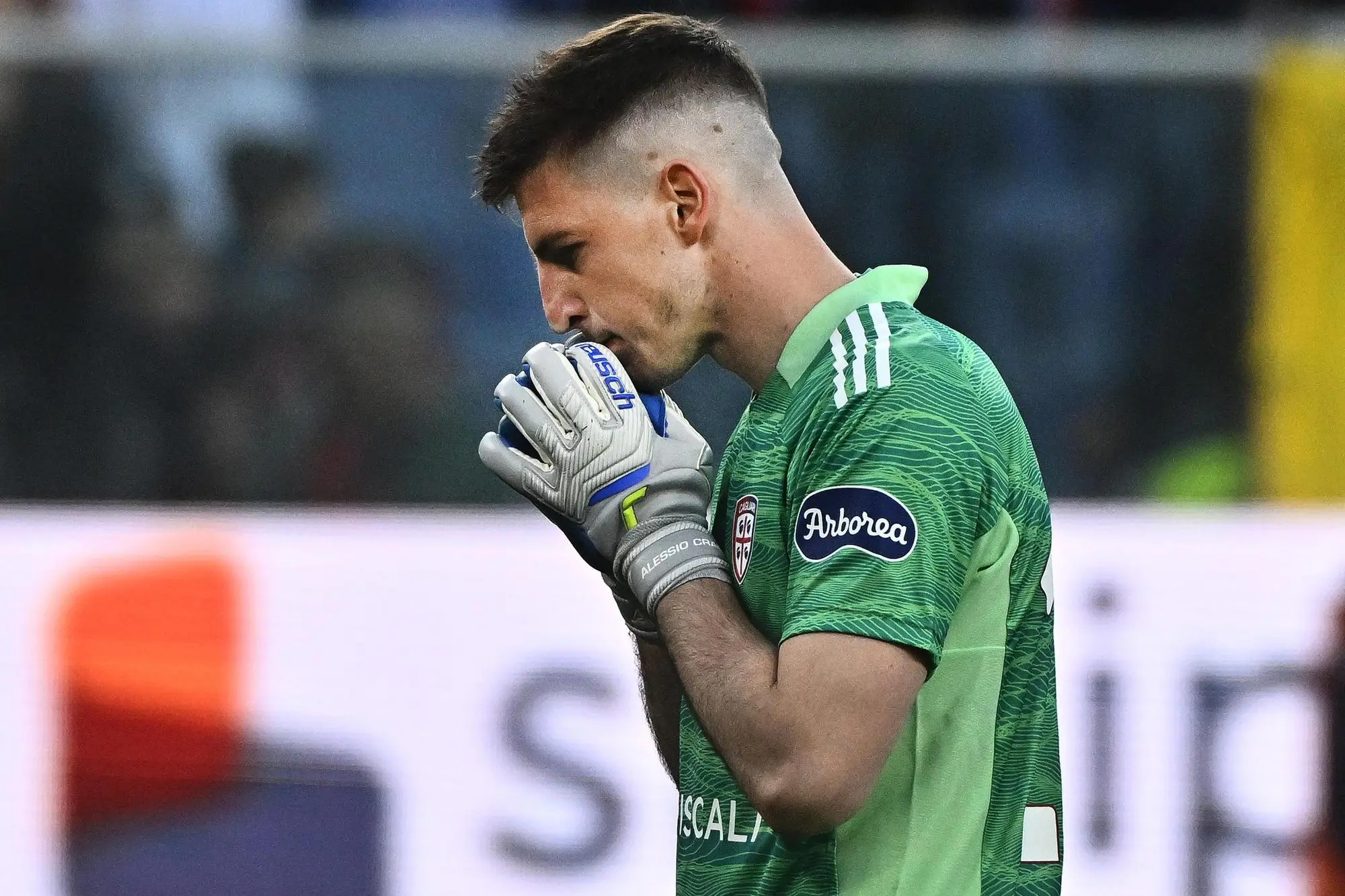 Alessio Cragno nell'ultima stagione al Cagliari, il 2021-2022 (foto Ansa)