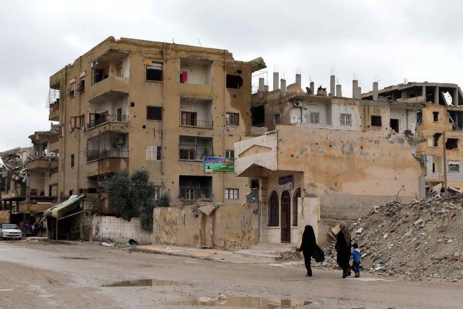 Scoperta a Raqqa una fossa comune con 200 corpi
