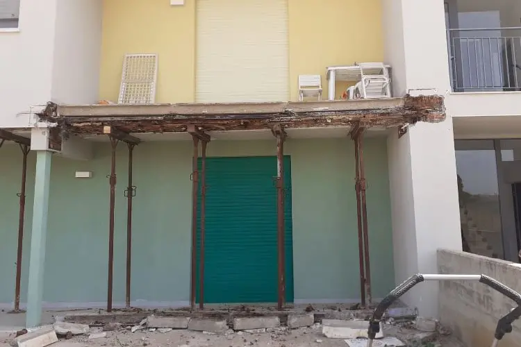 Alloggi pericolanti a Porto Torres (foto Pala)