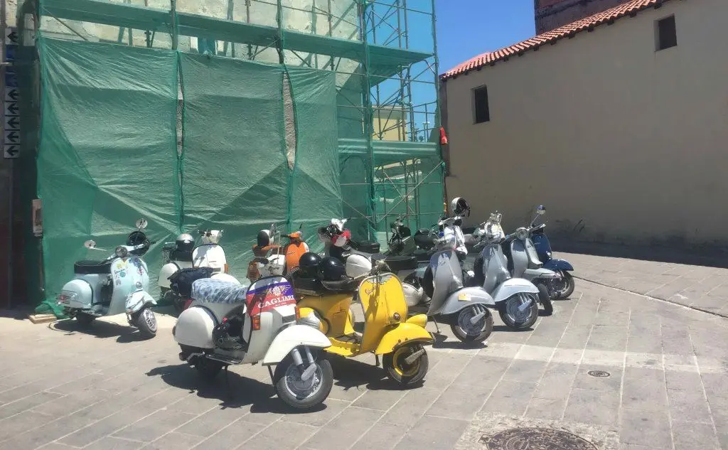 Le Vespa a Serdiana