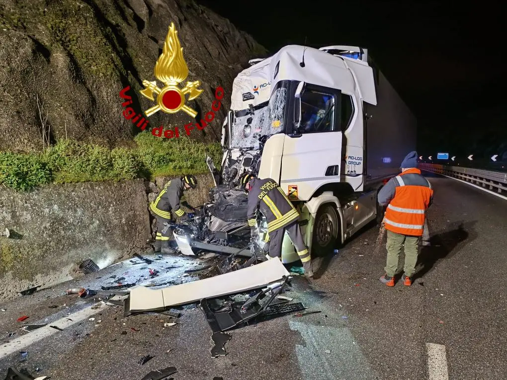 Un morto e tre feriti in codice rosso dopo uno scontro frontale tra auto -  LinkOristano