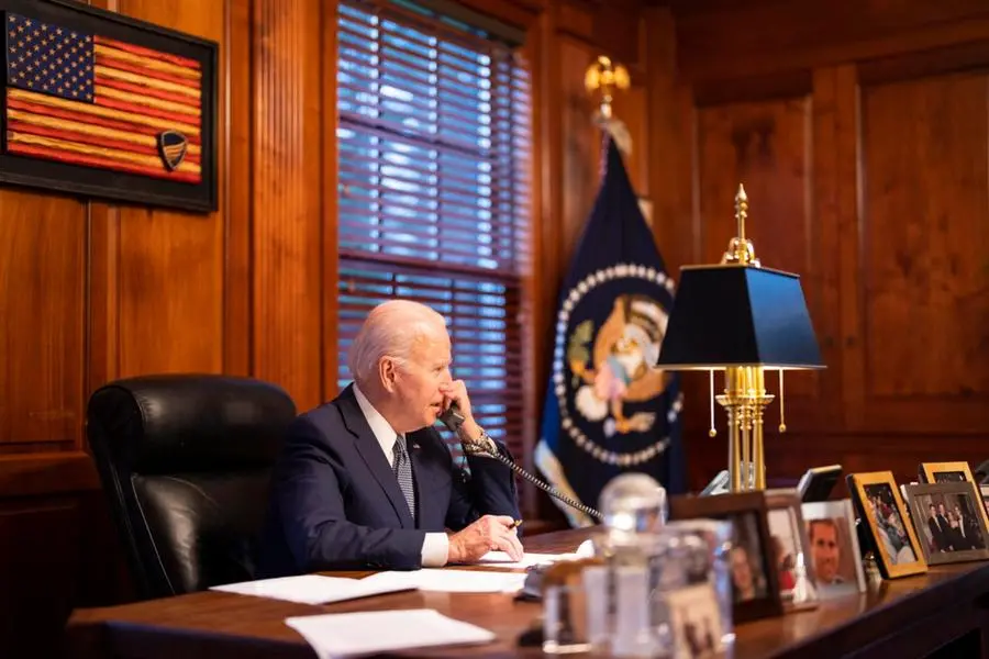 Joe Biden al telefono con Vladimir Putin (Ansa)