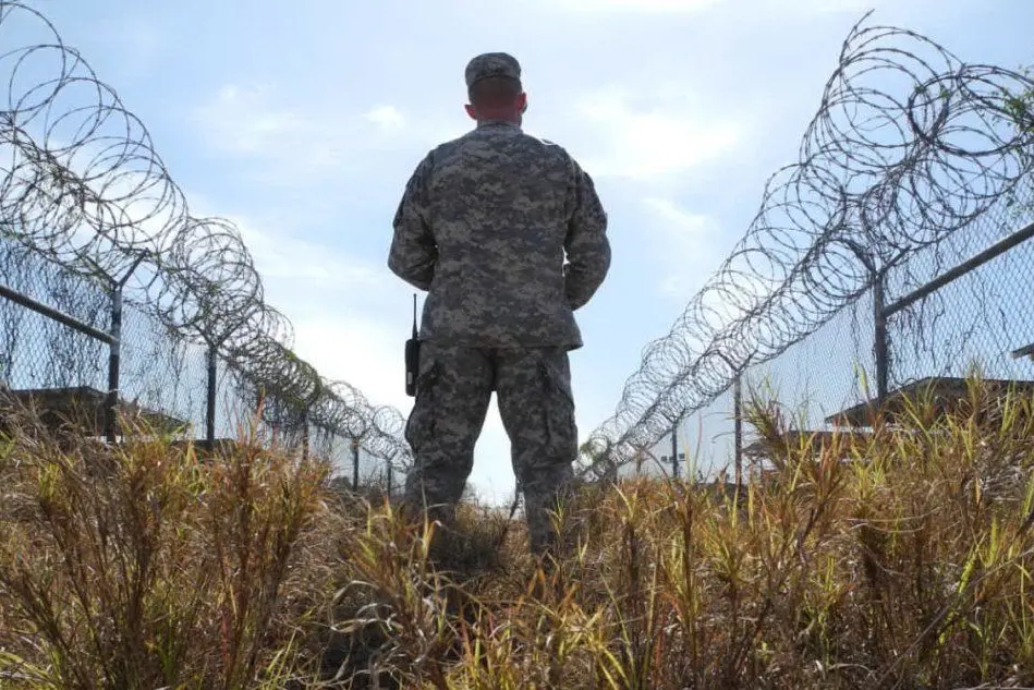 Un militare a Guantanamo (Ansa)