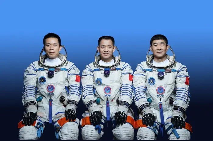 I tre astronauti cinesi (foto via Ansa)